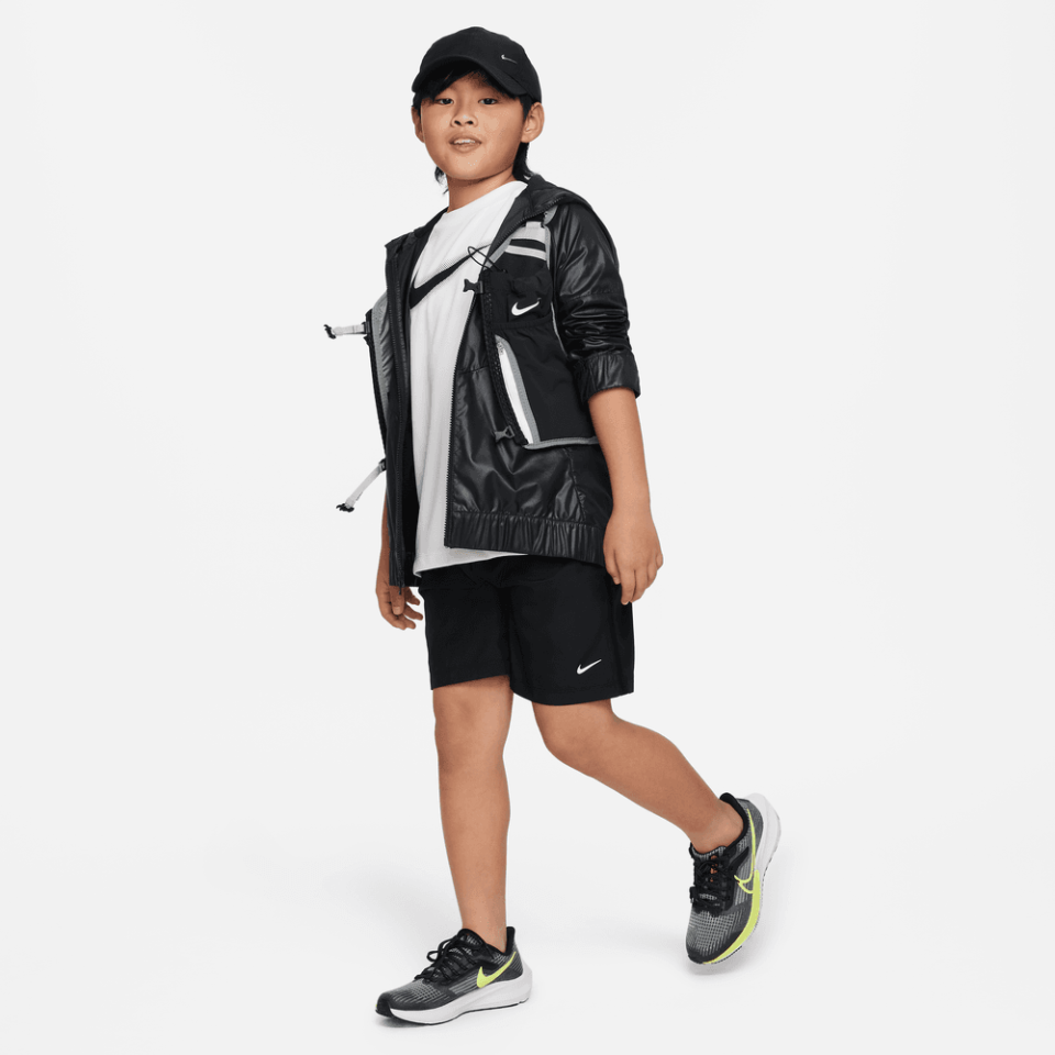 Nike Multi Dri-Fit Grafikli Genç Erkek Çocuk Antrenman Üstü
