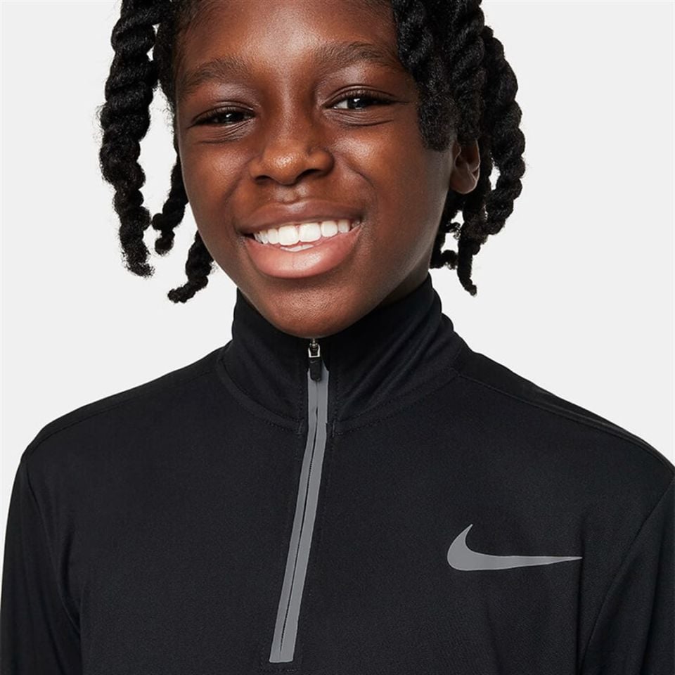 Nike Dri-Fit Poly+ Çeyrek Fermuarlı Erkek Çocuk Antrenman Üstü