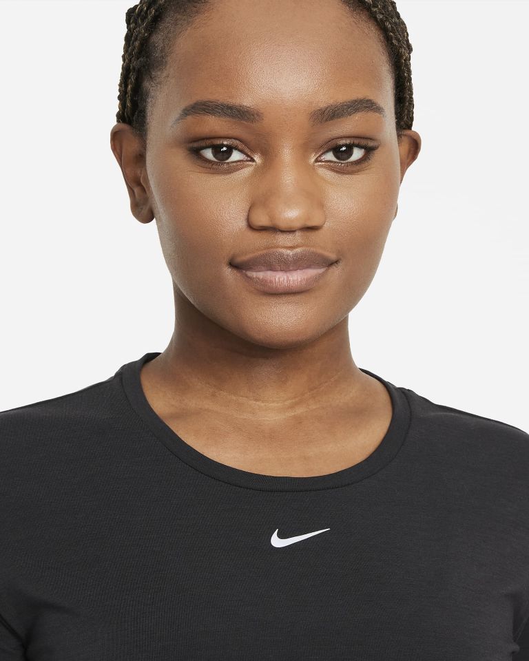 Nike Dri-Fit Uv One Luxe Standart Kesimli Kısa Kollu Kadın Üstü