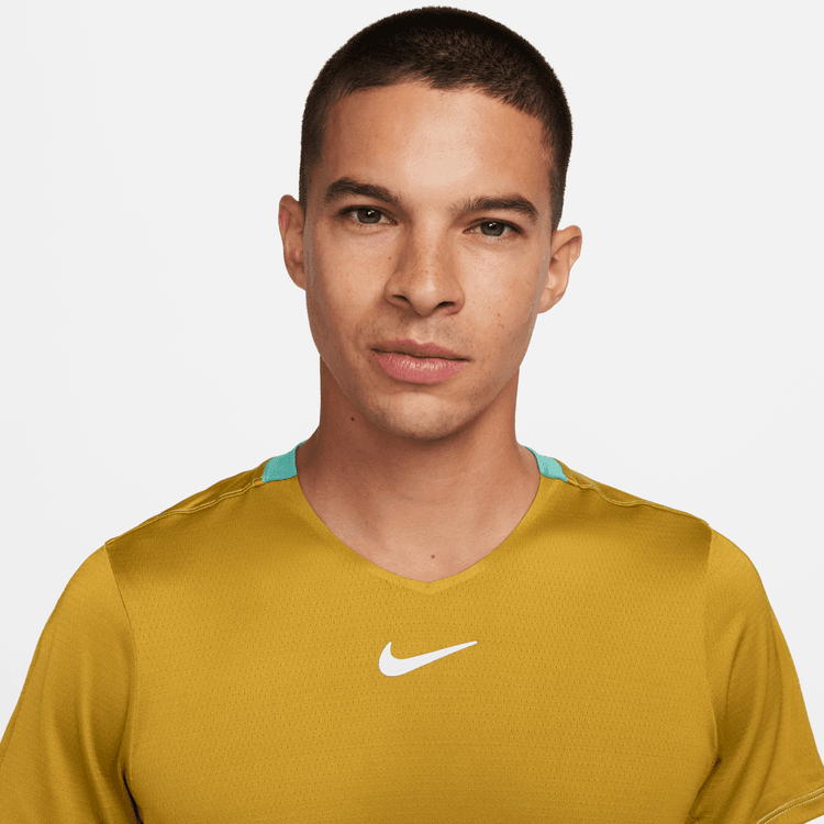 NikeCourt Dri-FIT Advantage Erkek Tenis Tişörtü