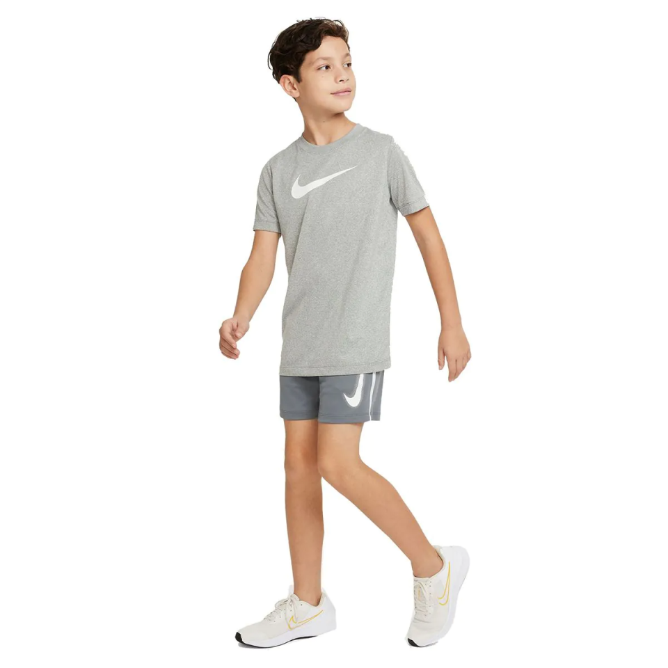 Nike Multi Dri-FIT Grafikli Genç Erkek Çocuk Antrenman Şortu