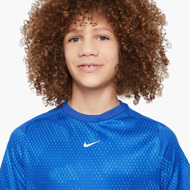 Nike Multi Dri-FIT Kısa Kollu Genç Erkek Çocuk T-Shirt