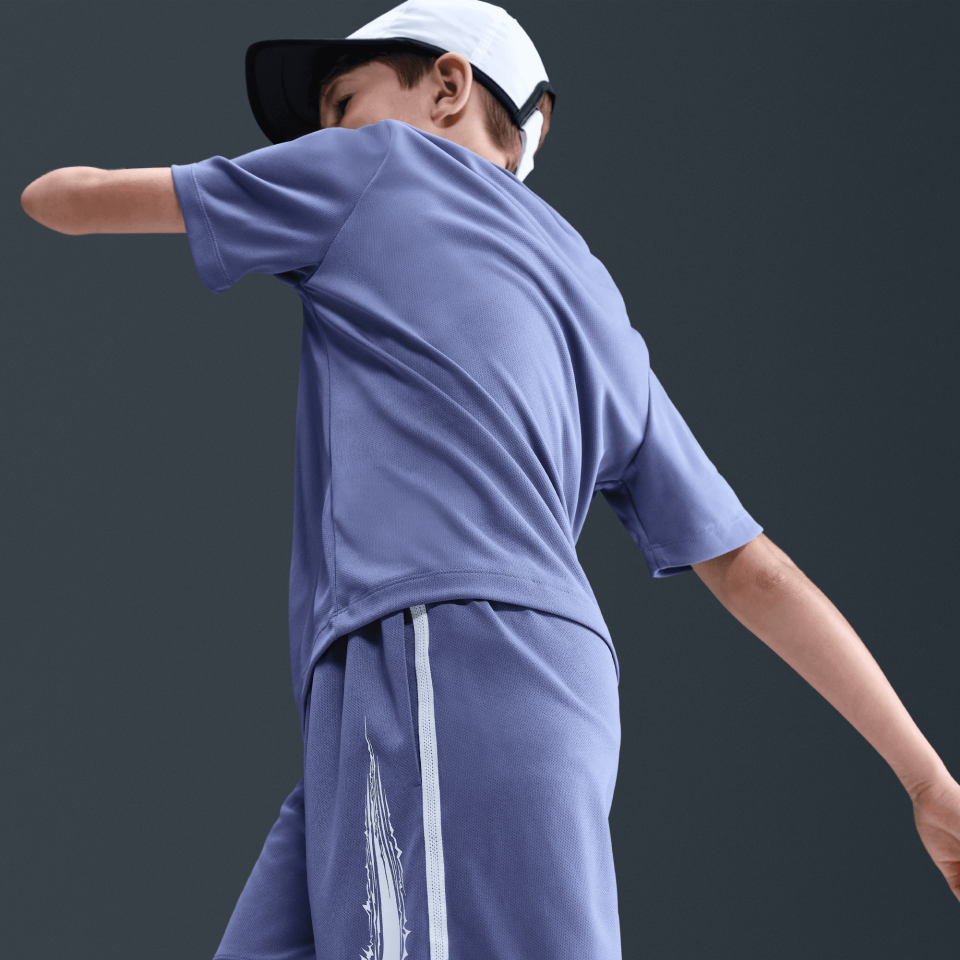 Nike Multi Büyük Erkek Çocuk Dri-FIT Şortları