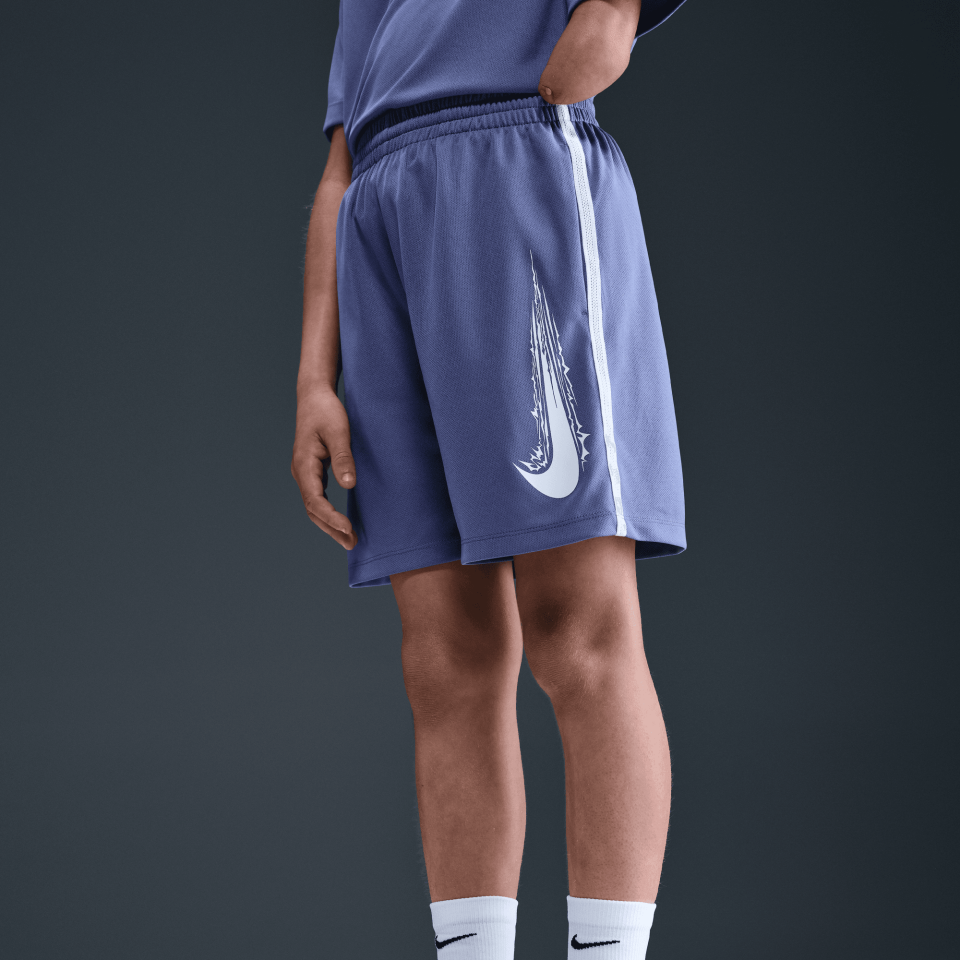 Nike Multi Büyük Erkek Çocuk Dri-FIT Şortları