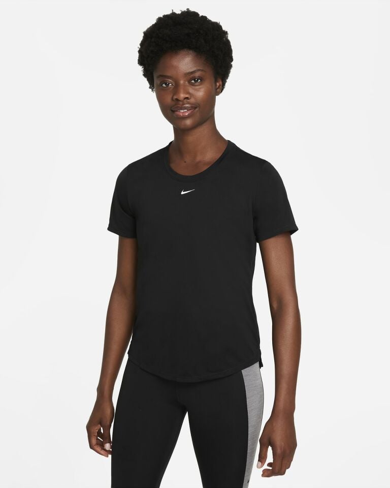 Nike Dri-Fit One Standart Kesimli Kısa Kollu Kadın Üstü