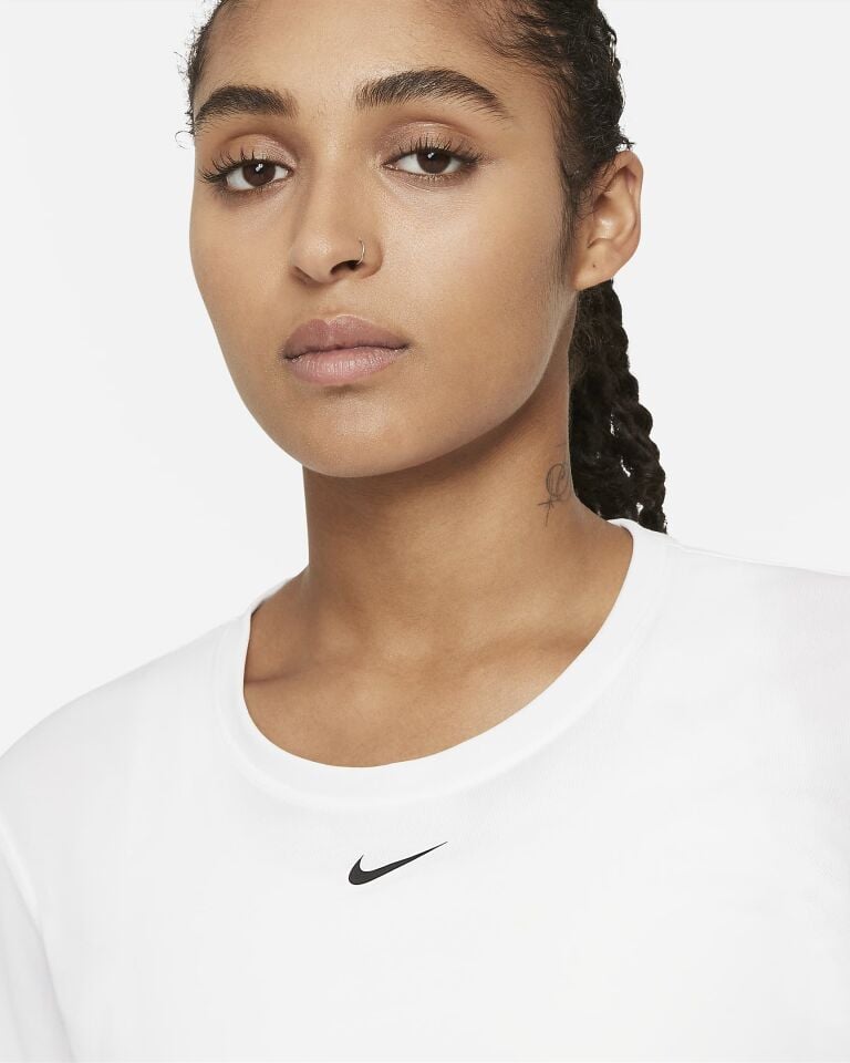 Nike Dri-Fit One Standart Kesimli Kısa Kollu Kadın Üstü