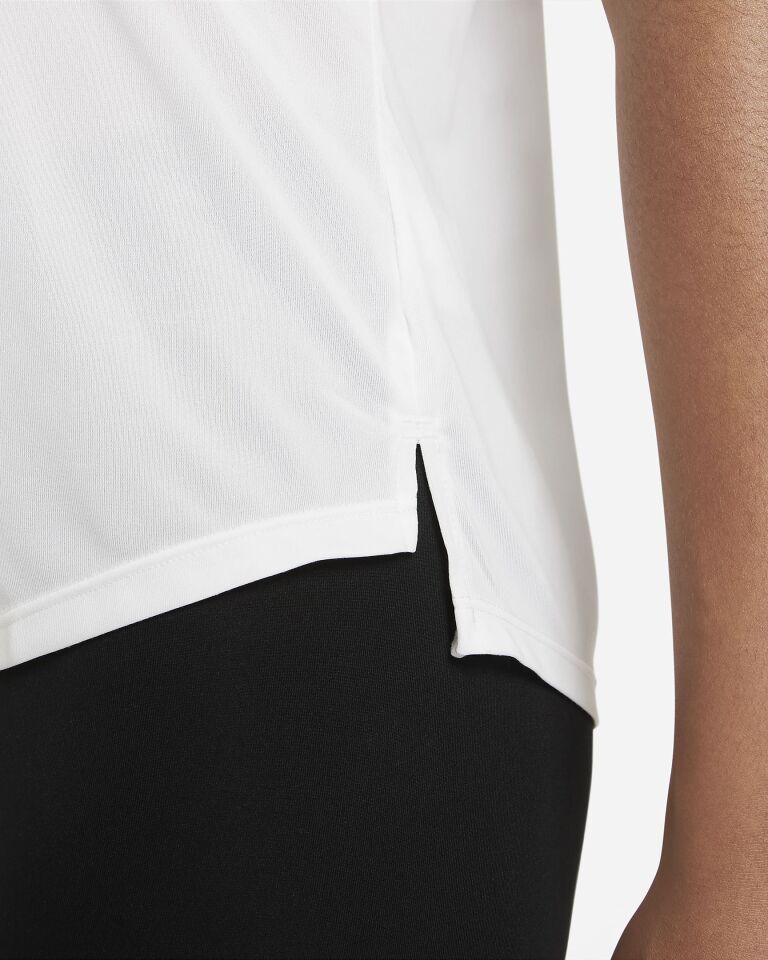 Nike Dri-Fit One Standart Kesimli Kısa Kollu Kadın Üstü