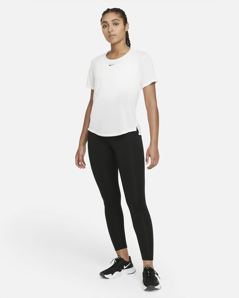 Nike Dri-Fit One Standart Kesimli Kısa Kollu Kadın Üstü