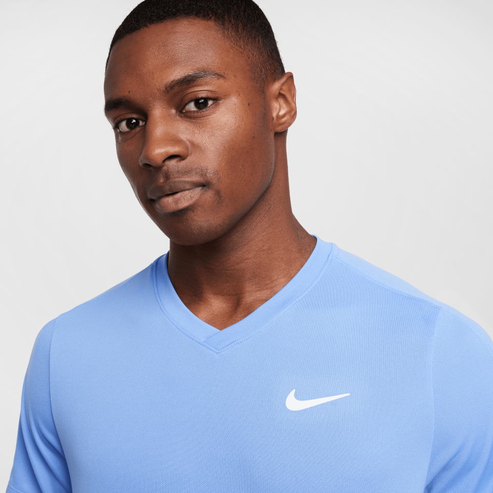 NikeCourt Dri-FIT Victory Erkek Tenis Tişörtü