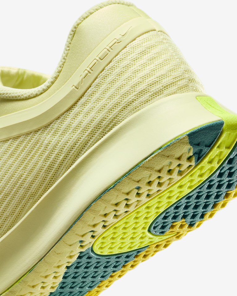 Nike Vapor Pro 3 Premium Sert Kort Kadın Tenis Ayakkabısı