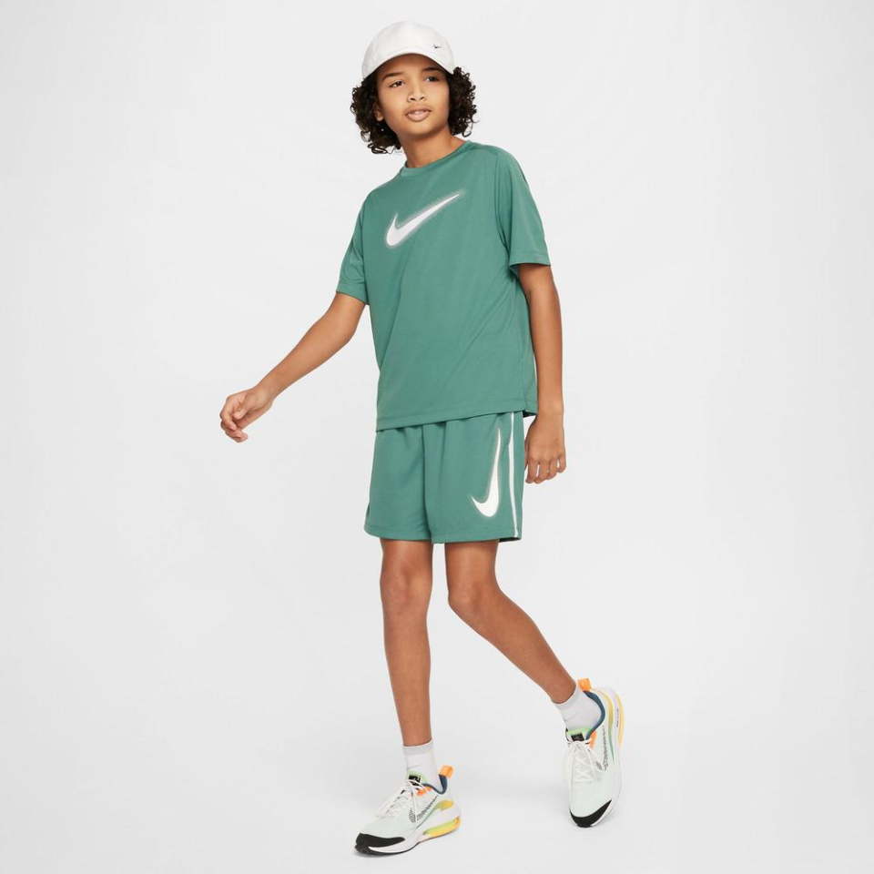 Nike Multi Dri-FIT Grafikli Genç Erkek Çocuk Antrenman Şortu